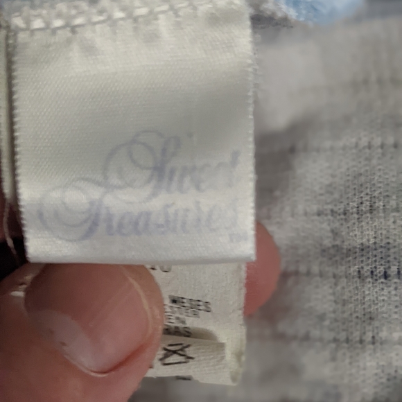 Sweet Treasures Vintage footed pajamas w/matching hat - Picture 2 of 5